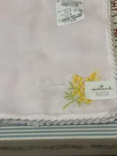 Hallmark ガーゼハンカチ　薄ピンク　ミモザ　白猫　白ネコ　刺繍　ししゅう
