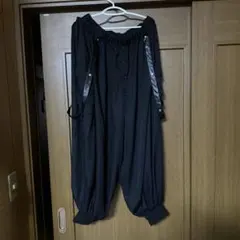 ブラック サルエルパンツ 前ボタン付き