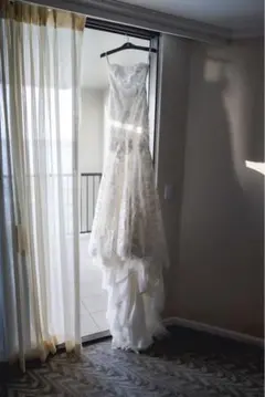 Monique Lhuillierウェディングドレス