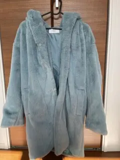 AZUL フード付き水色ファーコート