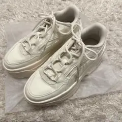 PUMA 厚底スニーカー カルメン