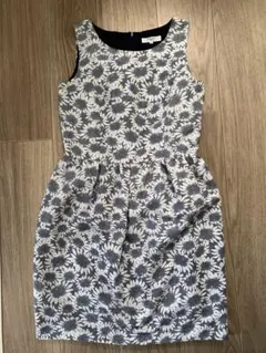 ナチュラルビューティーベーシック　ワンピース　花柄　ひまわり　ノースリーブ