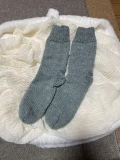 ウール100%！あったか手編み靴下 くすみライトブルー