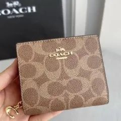 新品　正規品☆COACH コーチ　折り財布　カーキ シグネチャー 二つ折り財布