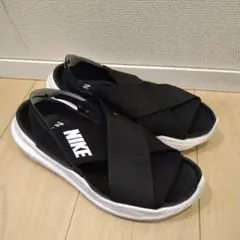 NIKE クロスストラップサンダル 黒