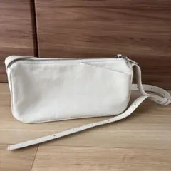 ear ホワイトレザー ショルダーバッグ