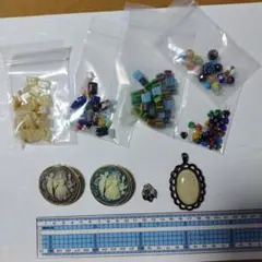 ペンダントヘッドとチェコビーズなど