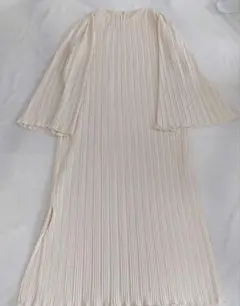 Acka pleats one-piece プリーツワンピース フレアスリーブ