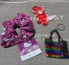ハローキティ　豹柄ピンクシュシュ　ポッププッシュ恐竜　スパンコールキーホルダー