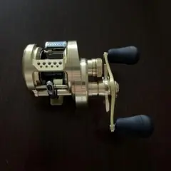 【美品】シマノ　15 カルカッタコンクエスト 201HG　レフト　左ハンドルのサムネイル