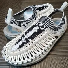 KEEN キーン UNEEK EVO ユニーク エヴォ 白 23センチのサムネイル
