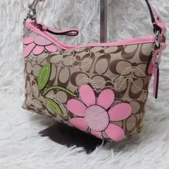 コーチ アクセサリーポーチ フラワー 刺繍 レザー　 ワッペン シグネチャー