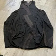 黒のノースリーブチュニック