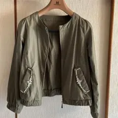 オリーブ ノーカラージャケット ビーズ装飾