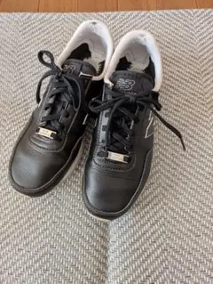 new balance レザー調黒スニーカー22.5cm