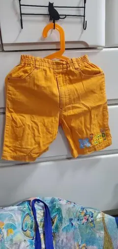 黄色い刺繍入りハーフパンツ 100cm