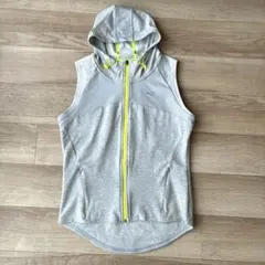 PUMAプーマ フード付きノースリーブパーカー