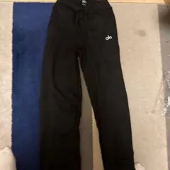 alo yoga スウェット黒