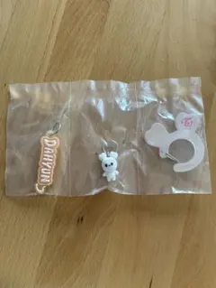 TWICE LOVELYSアクリルカラビナフロッキーマスコット ダヒョン