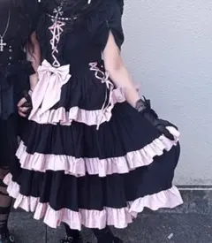 ゴスロリ・ロリータドレス 黒とピンク フリル付き