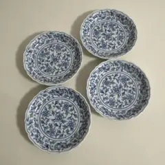 青と白の花柄波型皿 2枚セット - メルカリ