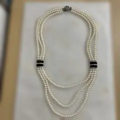 パール 3連ネックレス 黒いストーン付き