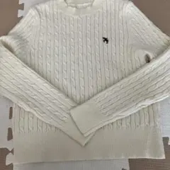 アイボリー ケーブルニットセーター