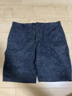 GU 幾何学模様 ブラックショートパンツ メンズ ズボン