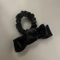 黒いベロアリボン付きヘアゴム