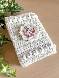 ブックカバー 編み物 ハンドメイド 毛糸 文庫本　苺グッズ