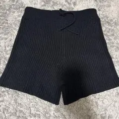 黒ショートパンツ