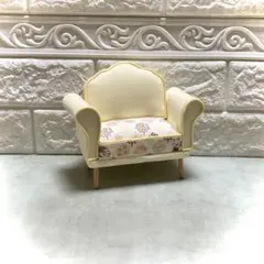ミニチュア家具　ホワイト×イエロー　ブライス等1/6ドール　ミニチュアソファ