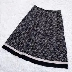 a.v.v standard✨ジオメトリック柄膝丈スカート　M 軽量　お洒落
