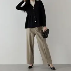 【 J by blue 】　ぺプラム　黒　ゴールドボタン　カーディガン　美品