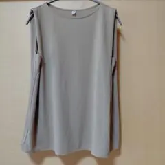 ベージュ ノースリーブ トップスのサムネイル