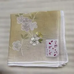 新品　宇野千代　桜刺繍の淡い黄色ハンカチのサムネイル