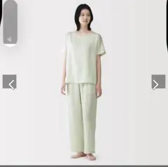 無印　なめらかサテン　半袖プルオーバー　パンツ　セットアップのサムネイル