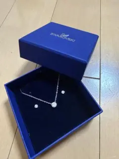 Swarovski ネックレスとピアスのセット