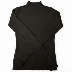 A 黒いリブ編み ハイネックセーターGRL