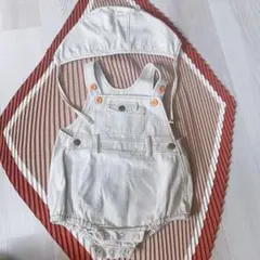 オフホワイト　サロペットと帽子