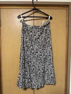 白黒ドット フレアスカート ひざ丈