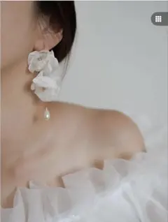ブライダルアクセサリー　大ぶりお花ピアス