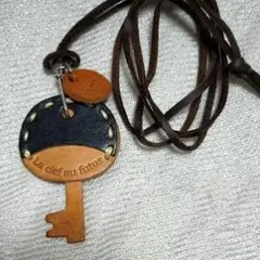 レザー キー型ペンダントネックレス