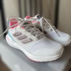 ②adidasスニーカー22 センチ