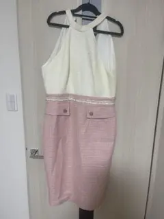 ホワイト・ピンク ハイネックタイトドレス