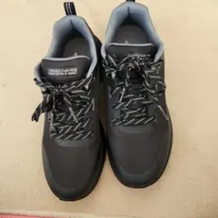 SKECHERSスニーカー