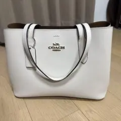 COACH ホワイト ハンドバッグ 中型 COACH ホワイトハンドバッグ中型 - メルカリ