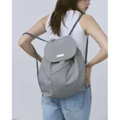 un/neu フラップデイバッグ