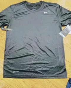 Nike DRI-FIT ブラック Tシャツ