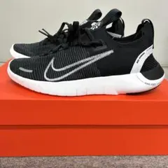 新品 ナイキ ランニングシューズ フライニット 23
